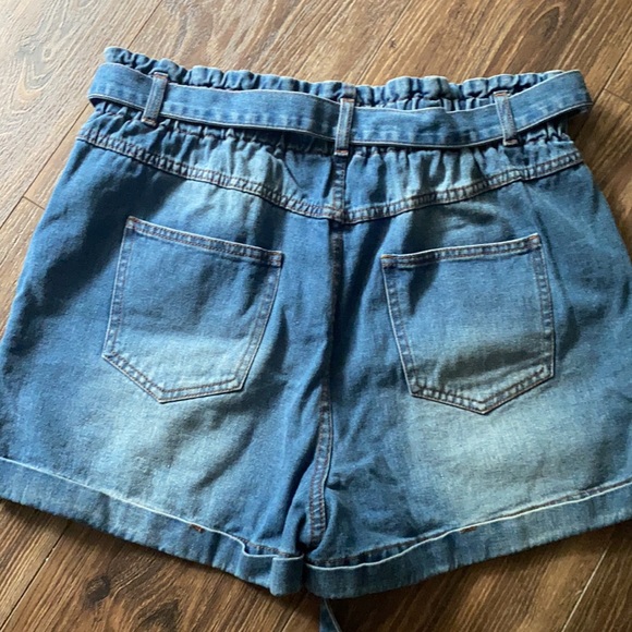 High rise scrunch waisted shorts 🔹 - Picture 6 of 6